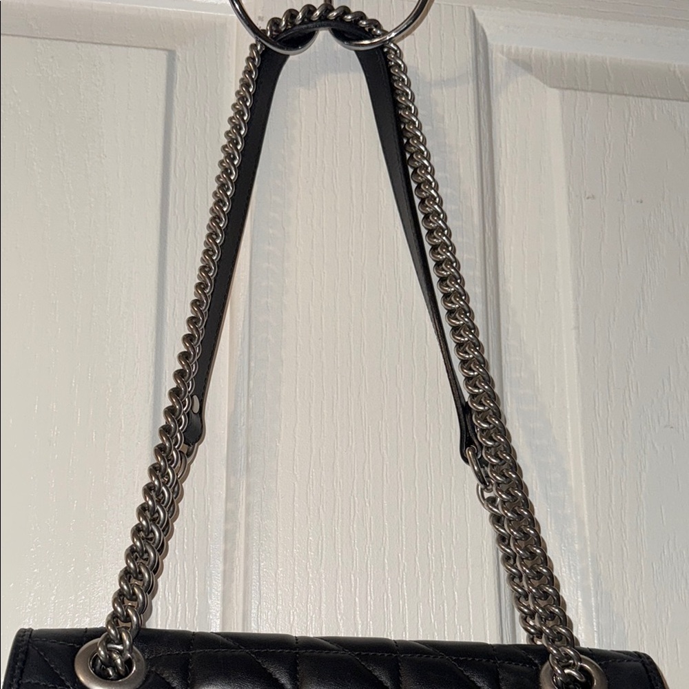 Elegant Authentic Gucci 🖤 Quilted Bag. No rips, no tears please see all photos. - Picture 6 of 12